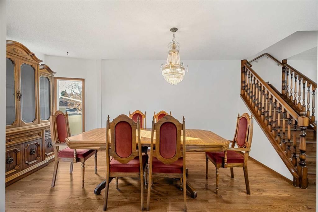 720 Parkvalley Road SE, Calgary — photo 5 of 45