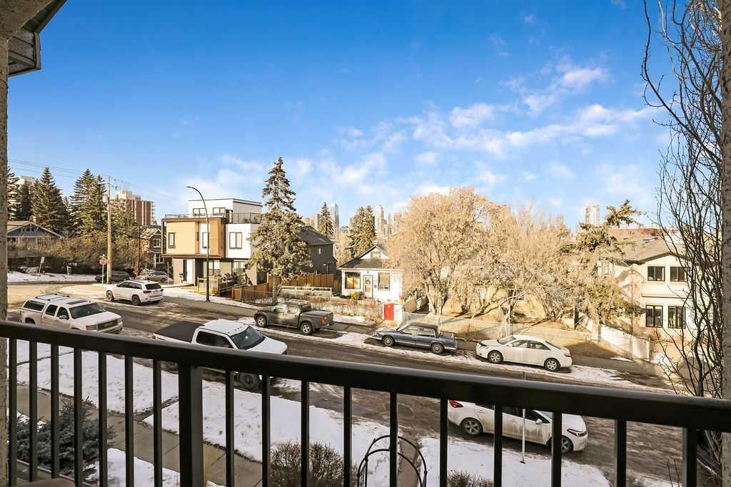 47 28 Avenue SW, Calgary — photo 3 of 37