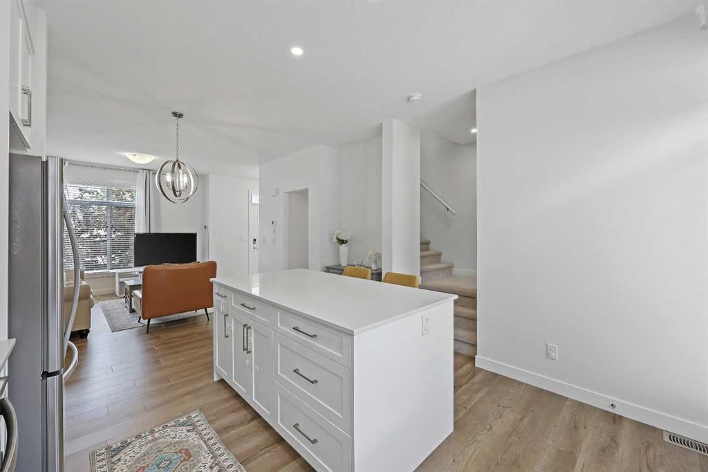 1224 Sage Meadows Gardens NW, Calgary — photo 4 of 39