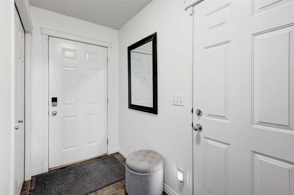 219 Copperfield Lane SE, Calgary — photo 5 of 33