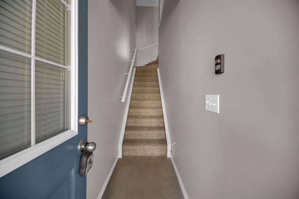 136 New Brighton Point SE, Calgary — photo 3 of 34