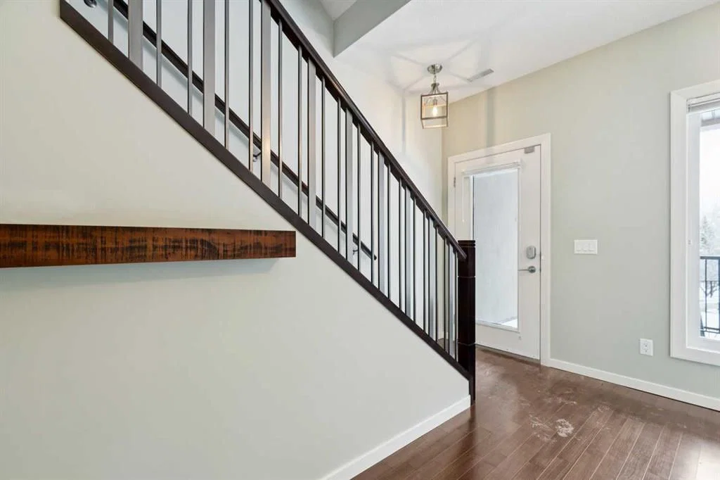 303 Valley Ridge Manor NW, Calgary — photo 2 of 49