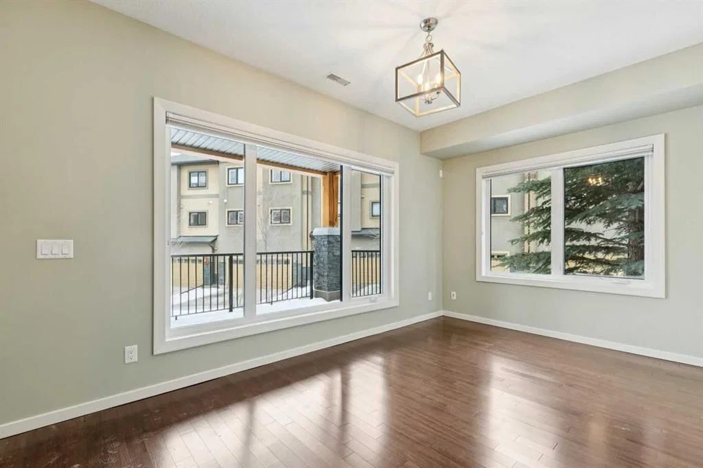 303 Valley Ridge Manor NW, Calgary — photo 3 of 49