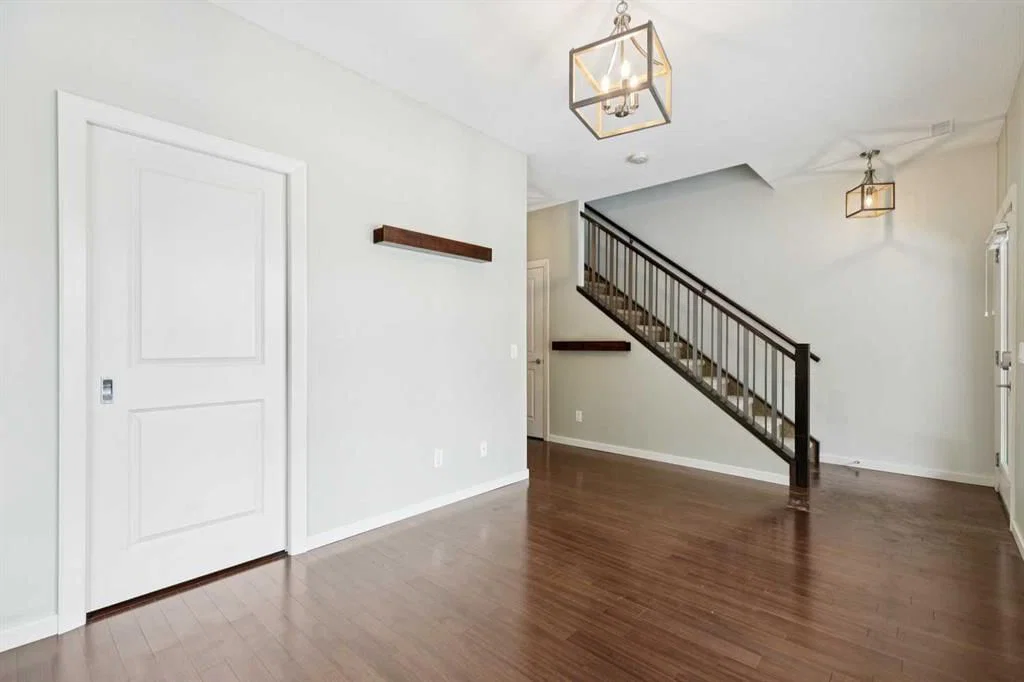 303 Valley Ridge Manor NW, Calgary — photo 5 of 49