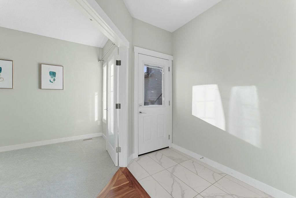 240 Nolanhurst Crescent NW, Calgary — photo 4 of 42
