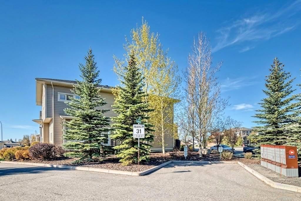 12 Cougar Ridge Landing SW, Calgary — photo 5 of 47