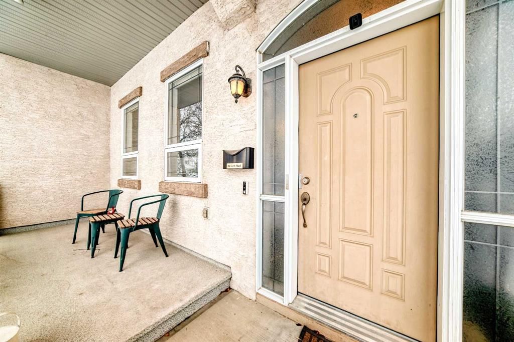 252 18 Avenue NW, Calgary — photo 4 of 49