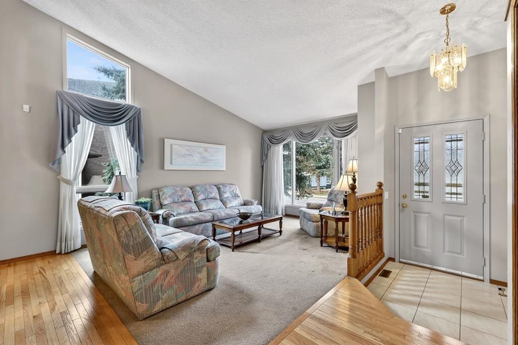 311 Douglasbank Drive SE, Calgary — photo 4 of 50