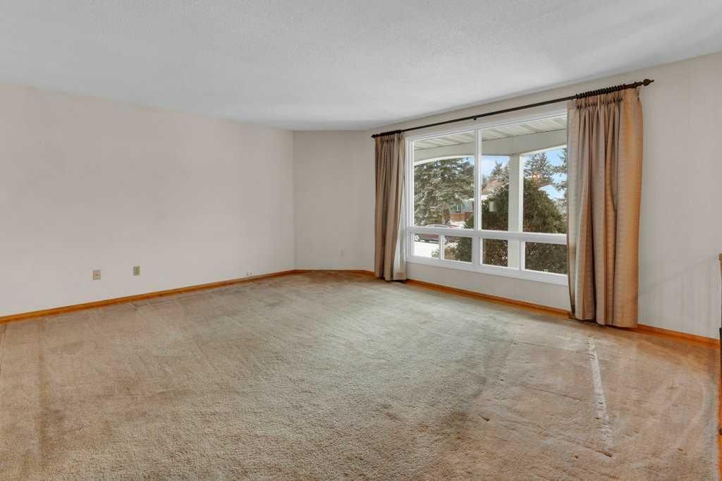 113 Brown Crescent NW, Calgary — photo 3 of 42