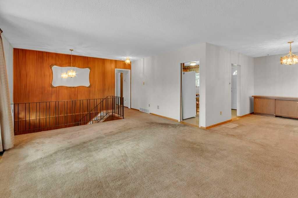 113 Brown Crescent NW, Calgary — photo 4 of 42