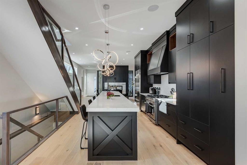 1440 29 Street SW, Calgary — photo 5 of 47