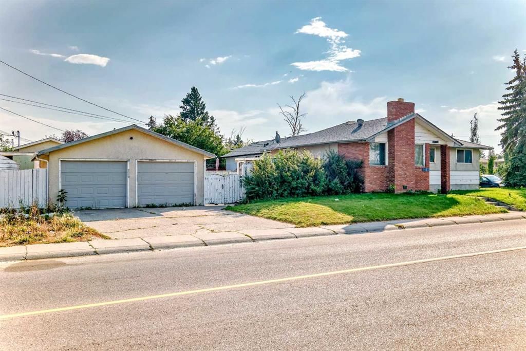1502 49 Street SE, Calgary — photo 4 of 34