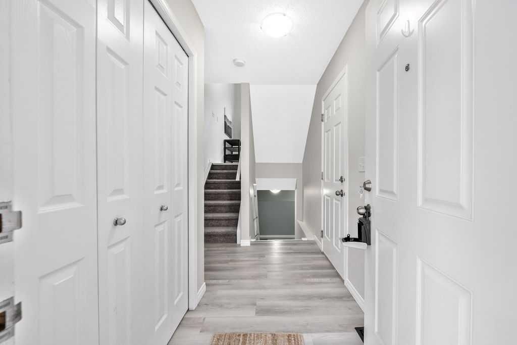 126 Everhollow Heights SW, Calgary — photo 3 of 26
