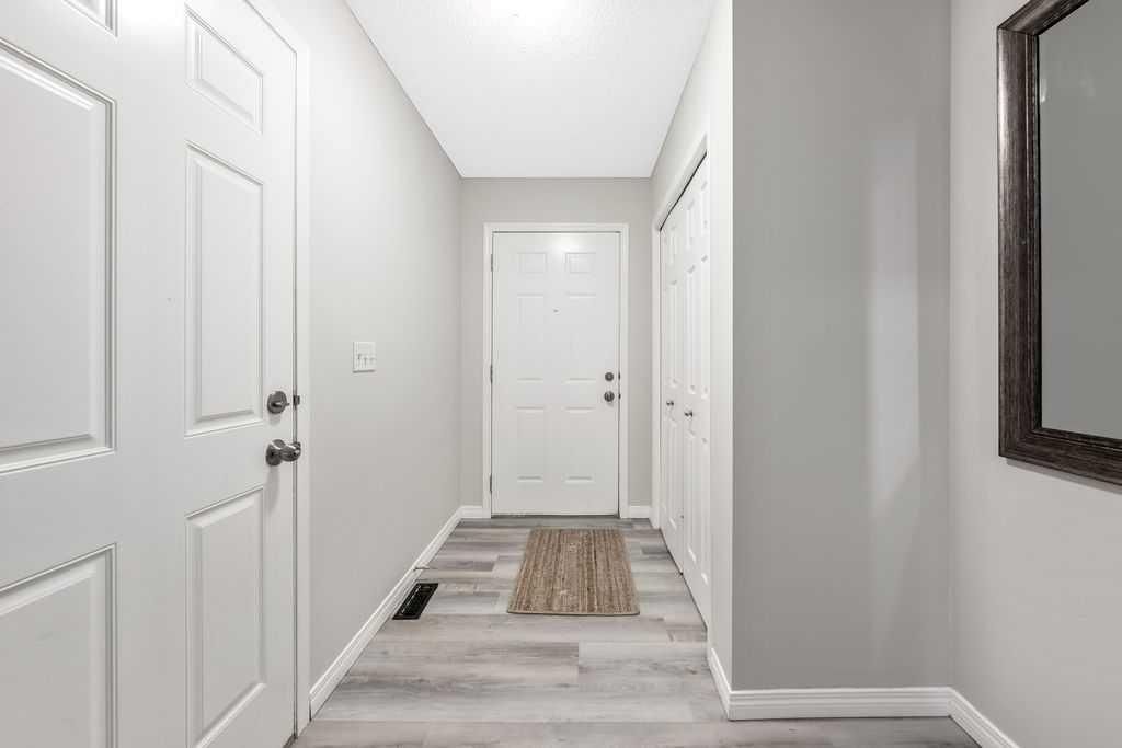 126 Everhollow Heights SW, Calgary — photo 4 of 26
