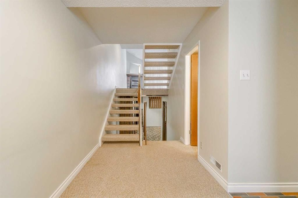9, 2225 Oakmoor Drive SW, Calgary — photo 4 of 38