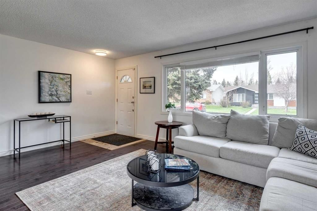 107 Sackville Drive SW, Calgary — photo 3 of 45