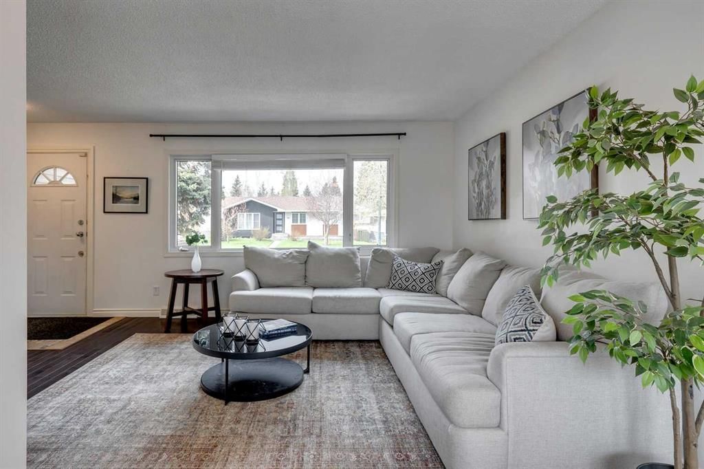 107 Sackville Drive SW, Calgary — photo 5 of 45