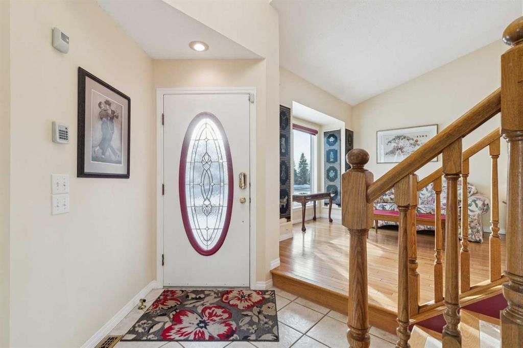 181 Woodford Drive SW, Calgary — photo 2 of 43