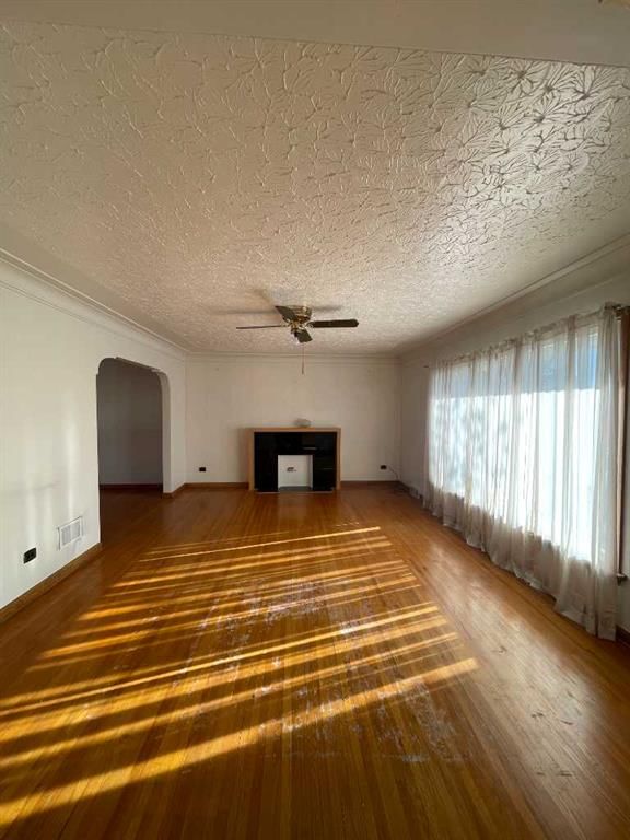 2424 17 Avenue SW, Calgary — photo 4 of 19