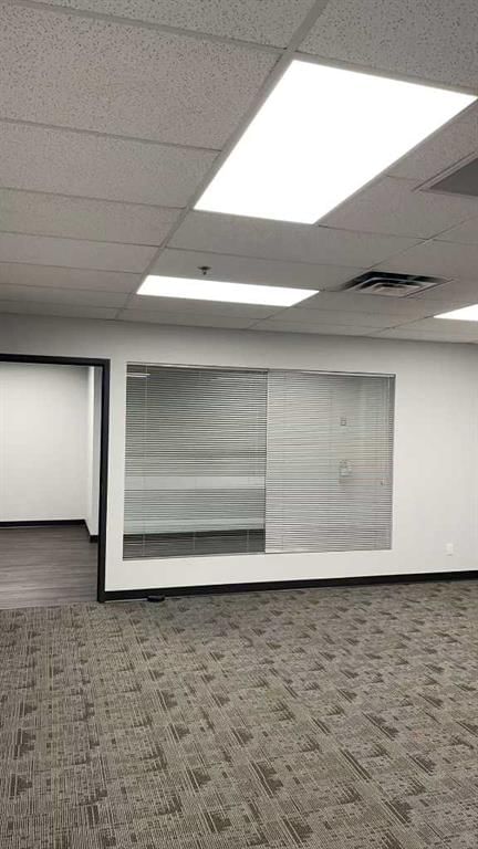 2712 37 Avenue NE, Calgary — main listing photo
