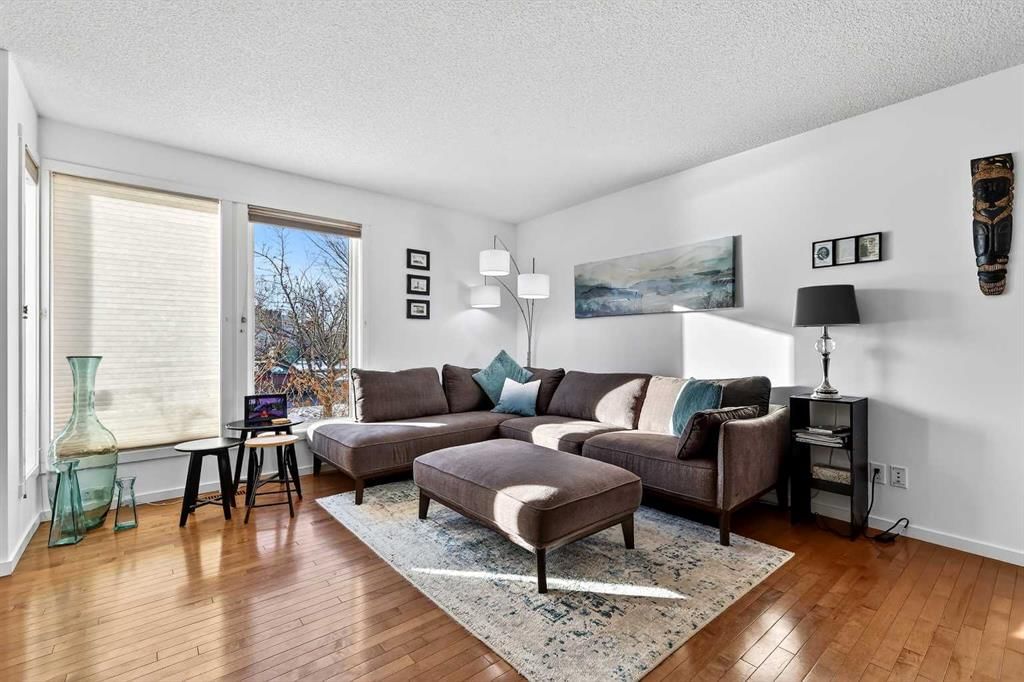 222 Walden Gate SE, Calgary — photo 3 of 22