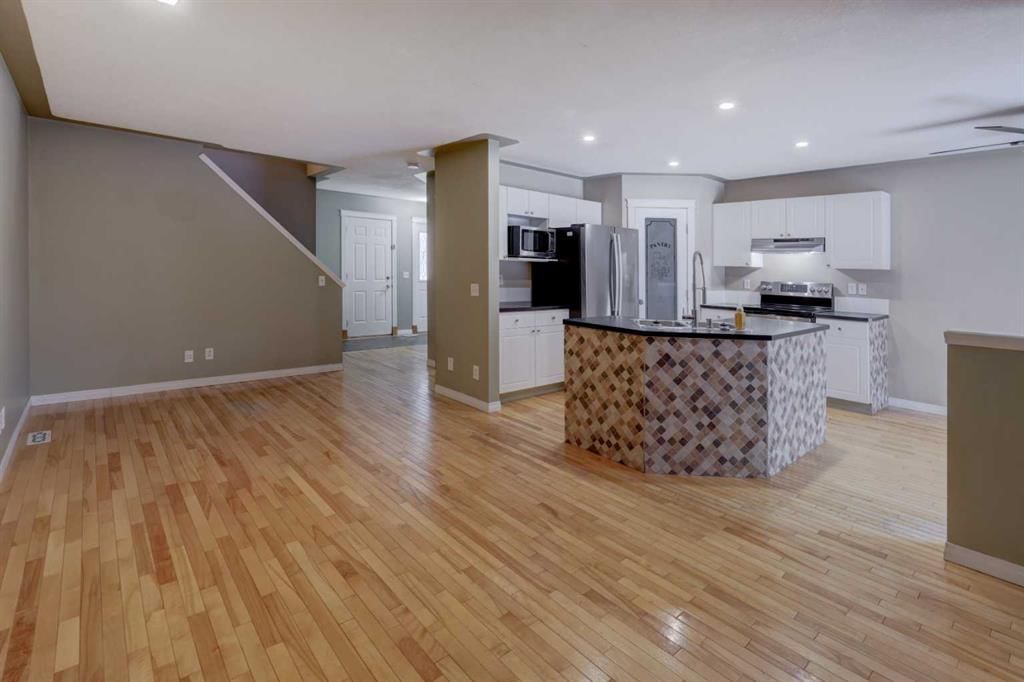 11065 Hidden Valley Drive NW, Calgary — photo 4 of 38