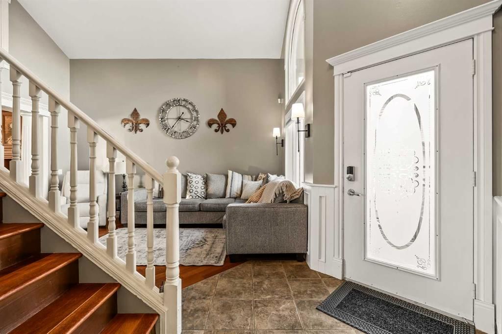 25 McKinley Bay SE, Calgary — photo 3 of 50