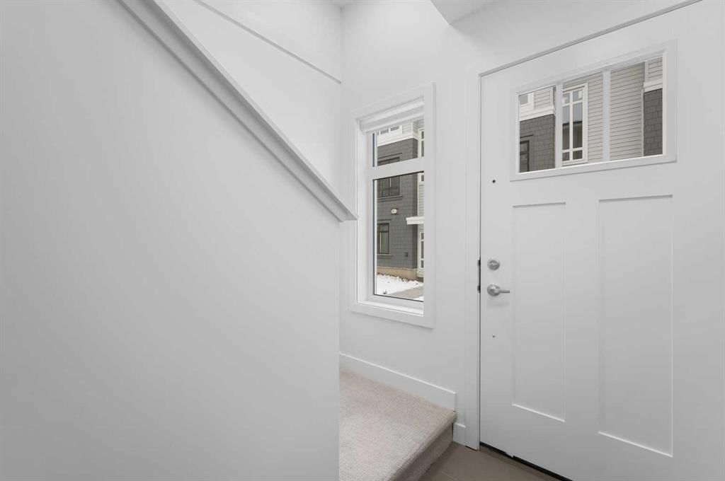 #210, 857 Belmont Drive SW, Calgary — photo 3 of 22
