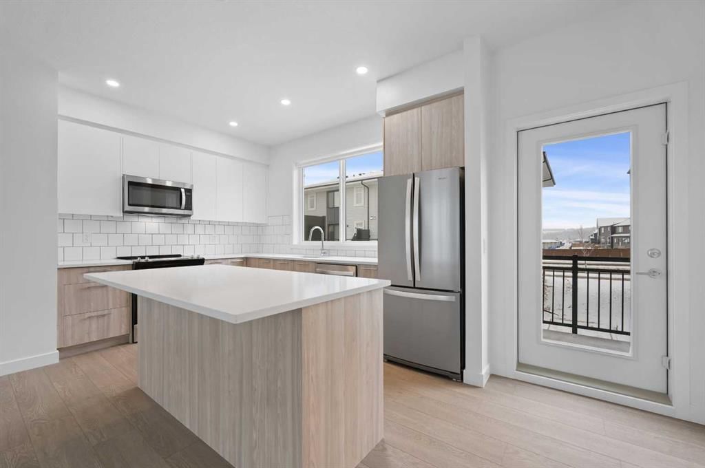 #210, 857 Belmont Drive SW, Calgary — photo 5 of 22