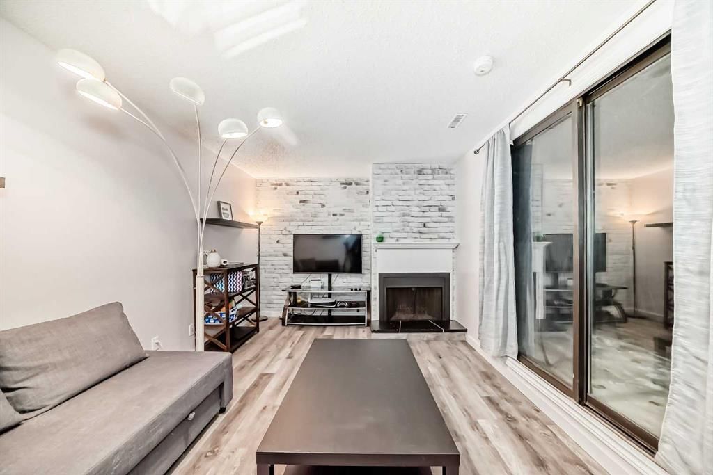 112, 2520 Palliser Drive SW, Calgary — photo 3 of 28
