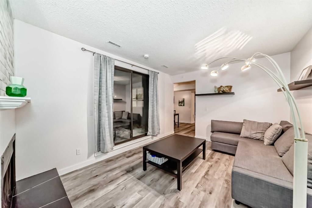112, 2520 Palliser Drive SW, Calgary — photo 4 of 28