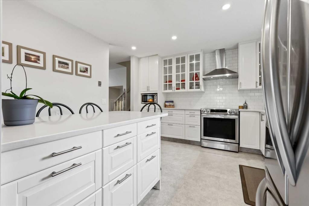 103 Sandarac Place NW, Calgary — photo 2 of 48