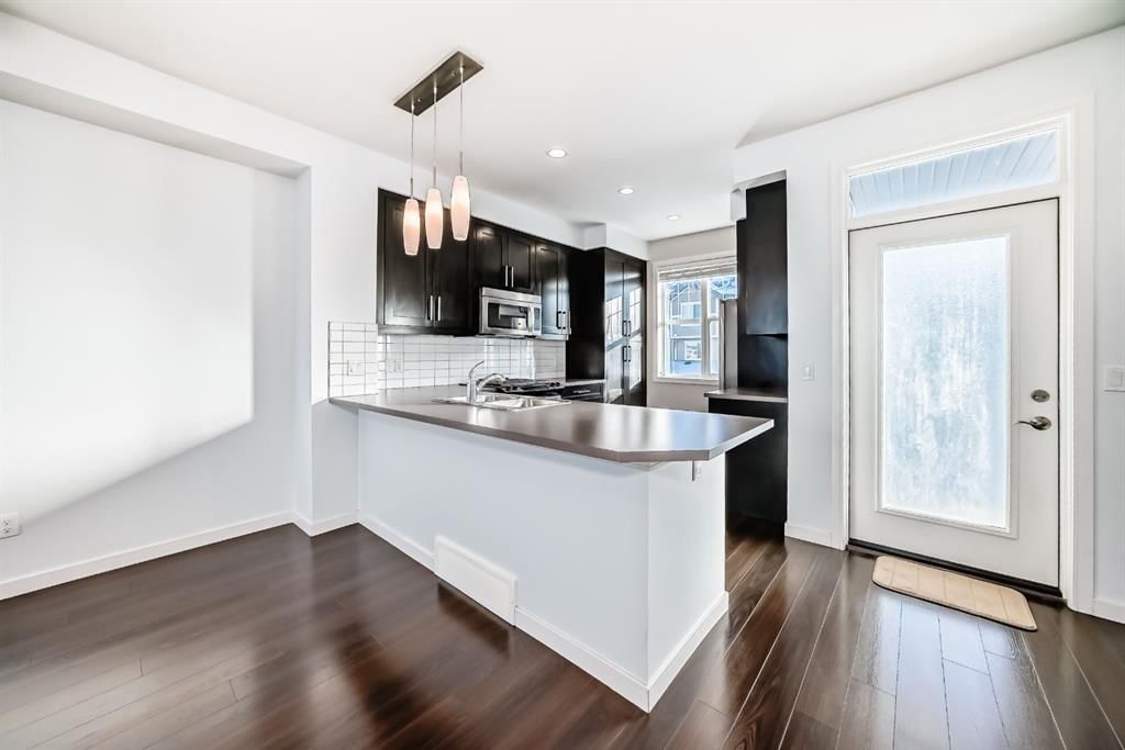 35 Nolan Hill Boulevard, Calgary — photo 2 of 29