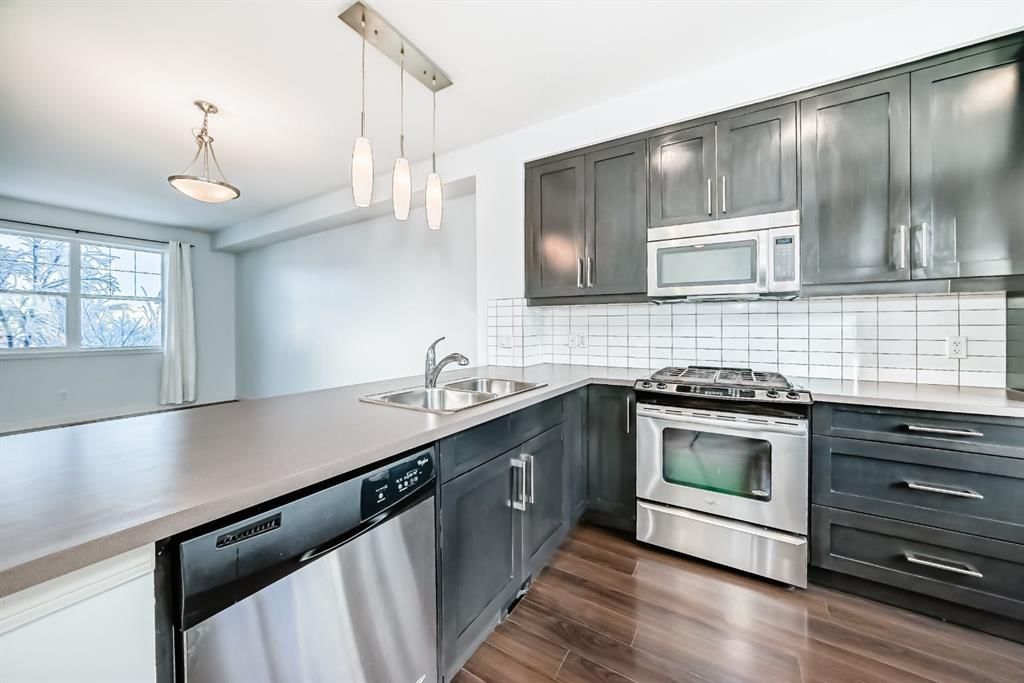 35 Nolan Hill Boulevard, Calgary — photo 5 of 29