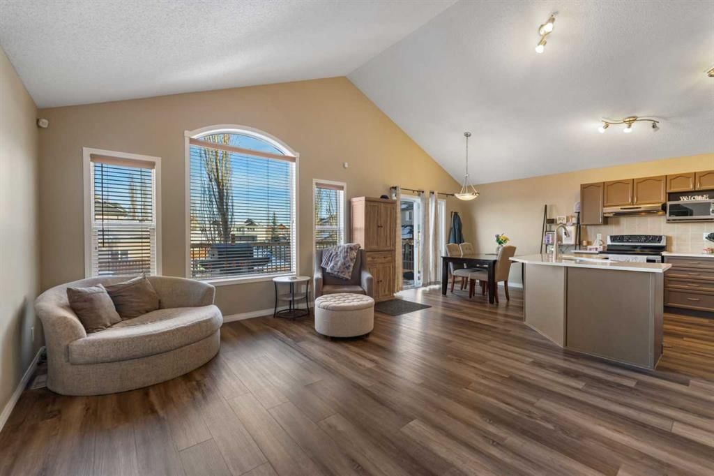 8 Copperfield Manor SE, Calgary — photo 3 of 43