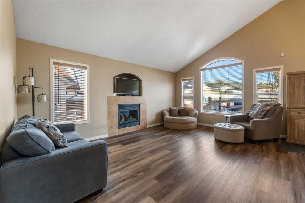 8 Copperfield Manor SE, Calgary — photo 4 of 43