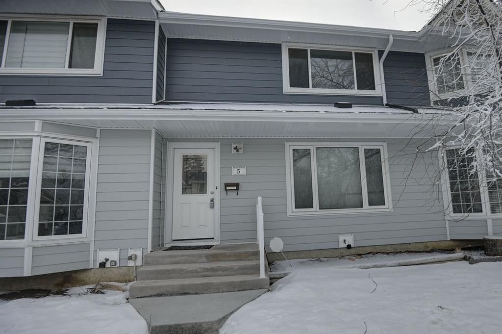 5 Bermuda Lane NW, Calgary — photo 2 of 30