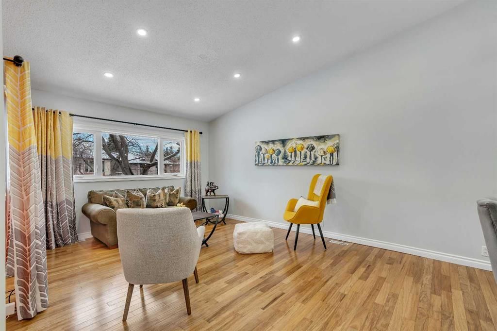 103 Bermuda Way NW, Calgary — photo 5 of 38