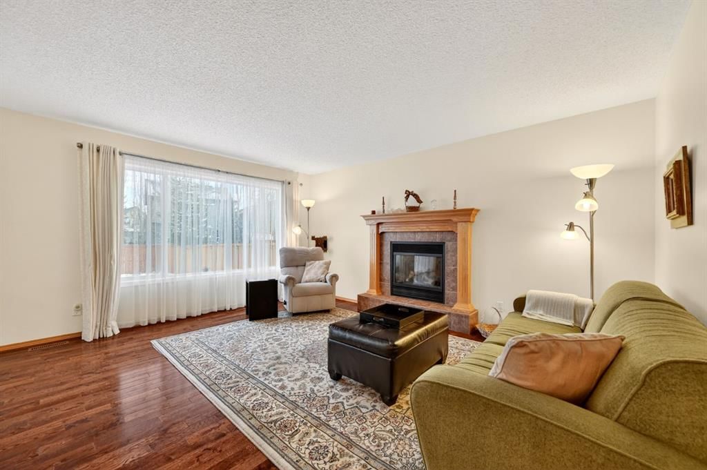 59 Cougar Ridge Circle SW, Calgary — photo 3 of 25
