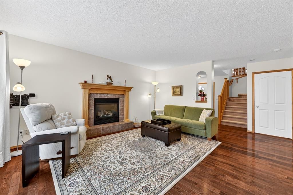 59 Cougar Ridge Circle SW, Calgary — photo 4 of 25