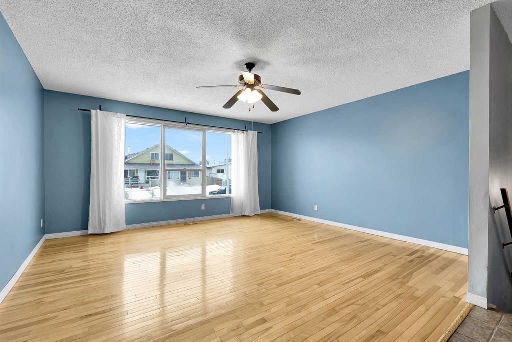 111 Dovertree Place SE, Calgary — photo 5 of 29