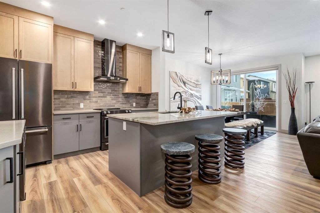 167 Hotchkiss Manor SE, Calgary — photo 5 of 50