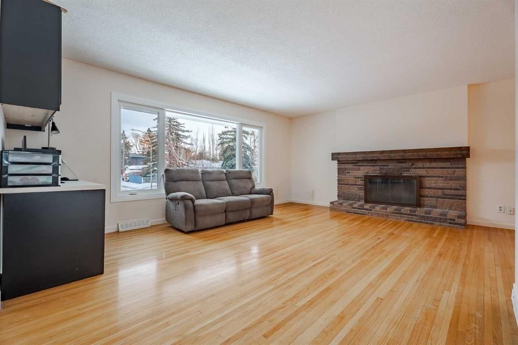 3335 Boulton Road NW, Calgary — photo 3 of 41