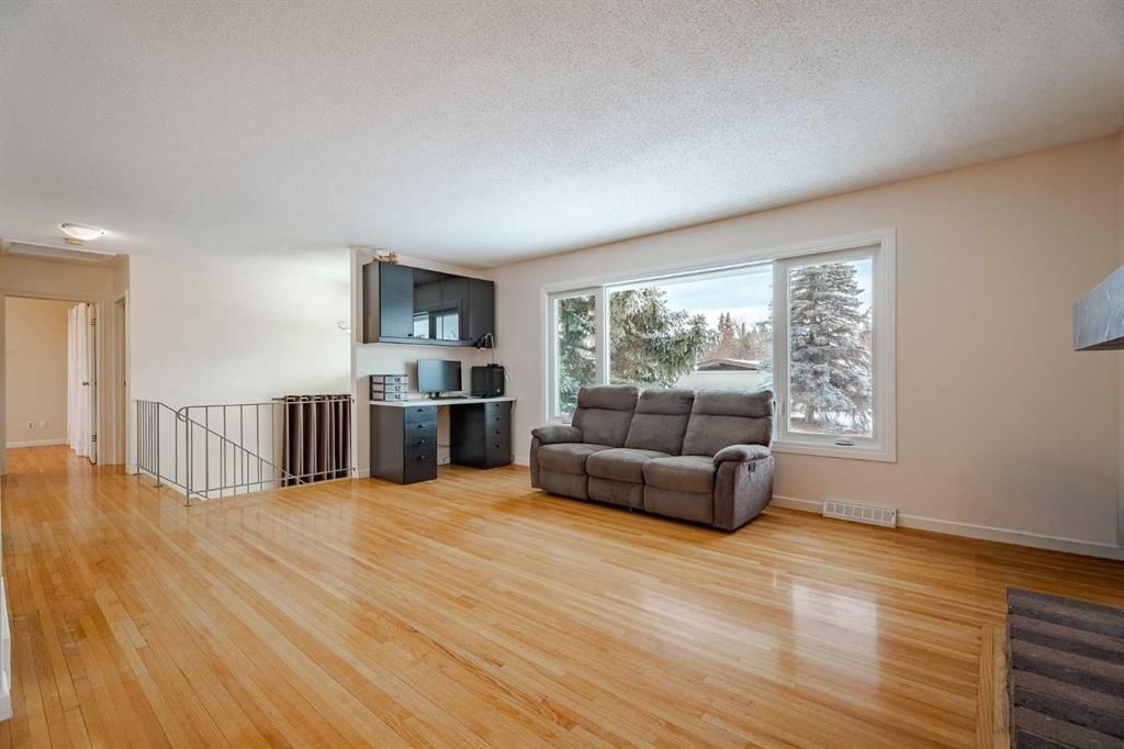 3335 Boulton Road NW, Calgary — photo 4 of 41
