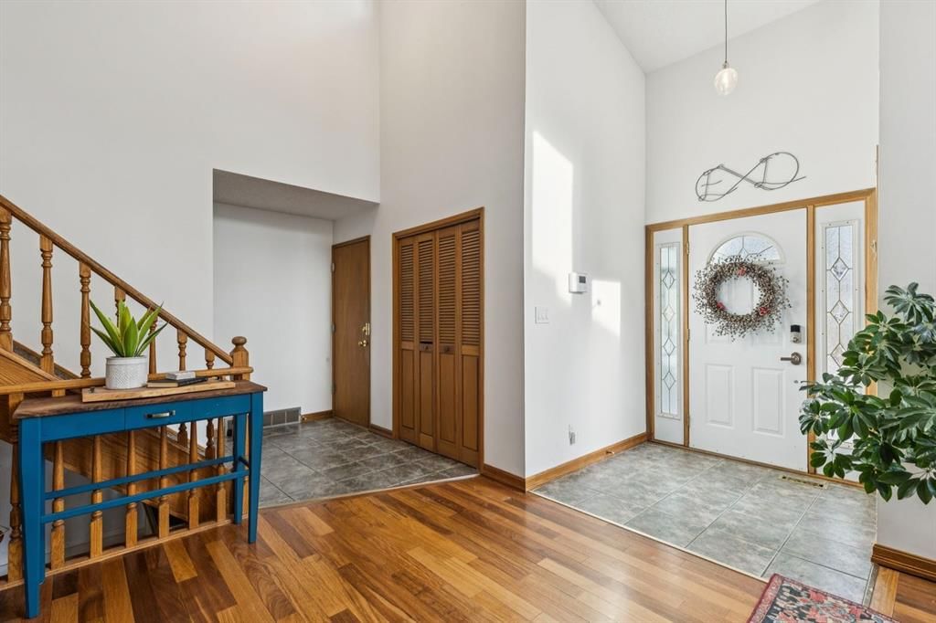 715 Coach Bluff Crescent SW, Calgary — photo 3 of 43