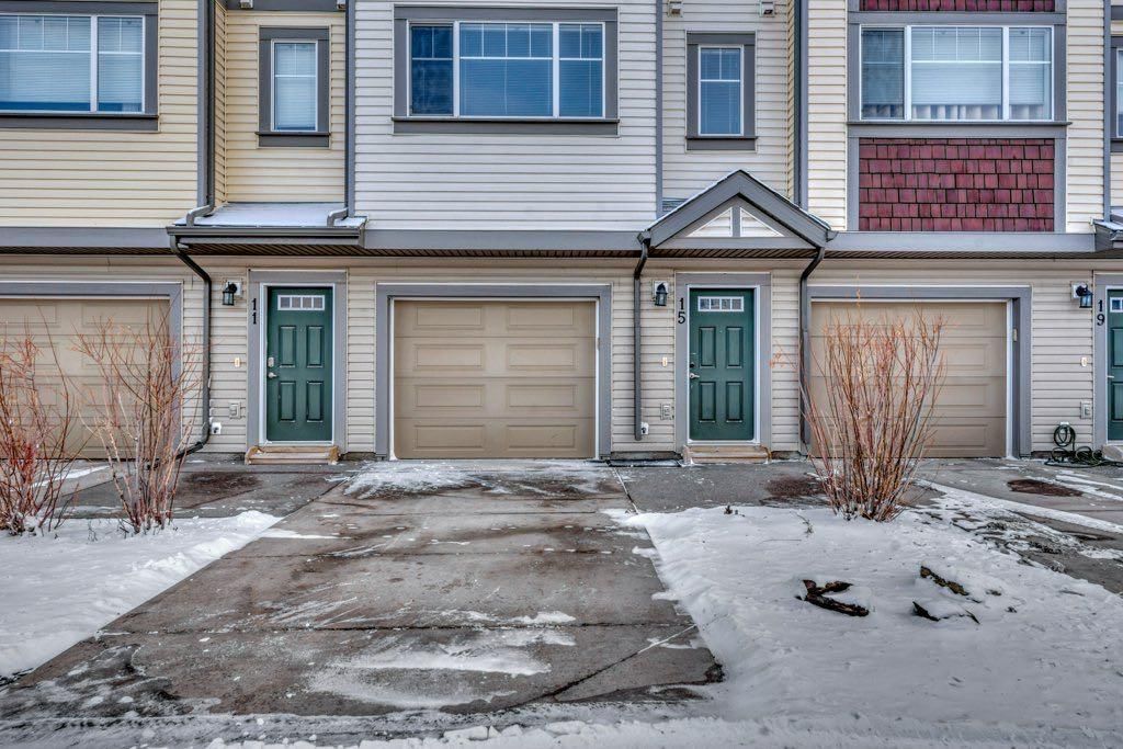 15 Copperpond Close SE, Calgary — photo 4 of 42