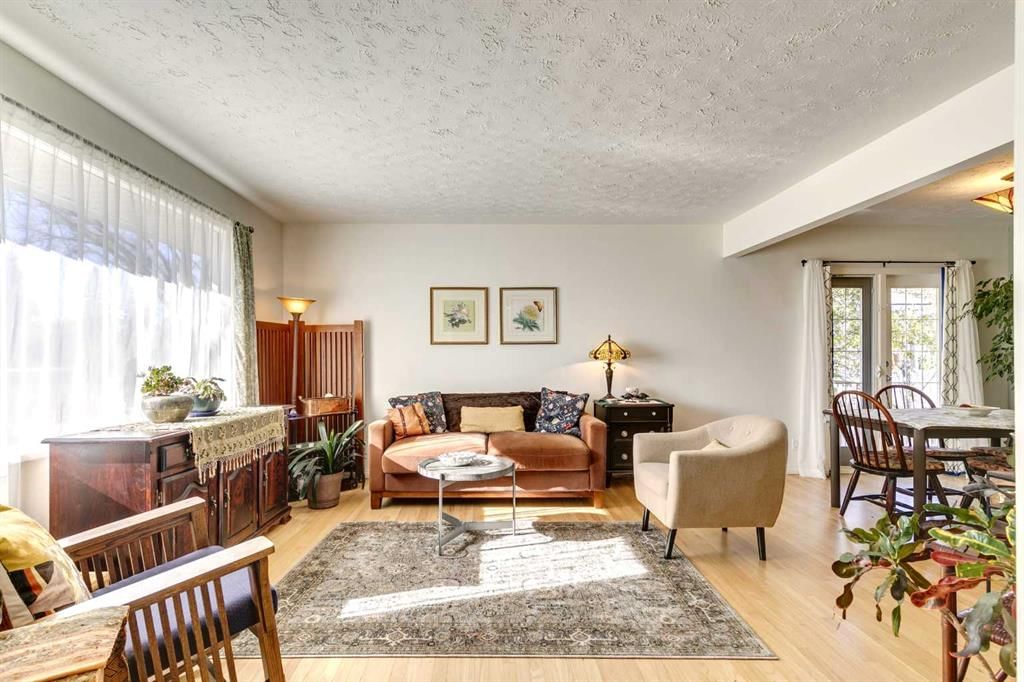 4736 Worcester Drive SW, Calgary — photo 3 of 36