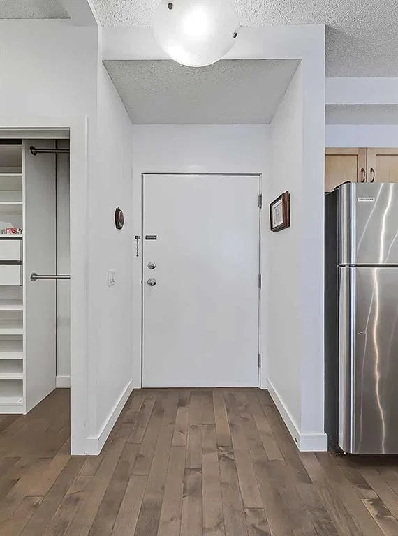 302, 540 5 Avenue NE, Calgary — photo 4 of 33