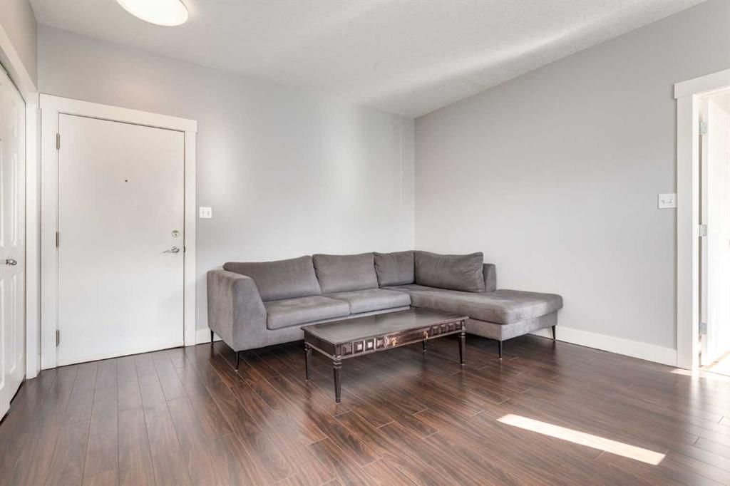 201, 3501 15 Street SW, Calgary — photo 3 of 21