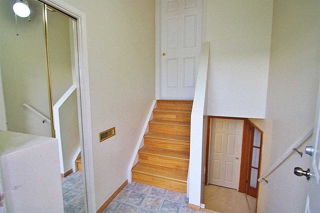 203 Falwood Way NE, Calgary — photo 3 of 5
